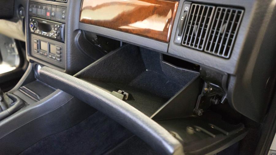Детали интерьера Audi RS2 (8C, B4) 1994 года  (EU) (фото 76 из 150)